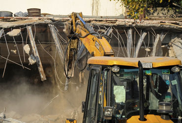 Vadodara civic body cracks down on illegal encroachments