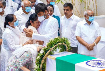 Large crowd gathers for Vijay Rupani's public funeral, local markets observe shut down