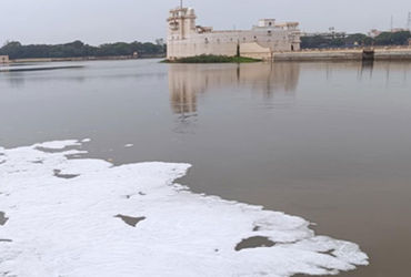 જામનગર: રંગમતી-નાગમતી નદી અને લાખોટા તળાવનું પાણી પ્રદૂષિત, સેમ્પલ લઈ કાર્યવાહીનો દેખાડો.