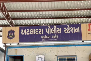 પ્રેમીની પત્નીના ફોટા એડિટ કરી બિભત્સ લખાણ કરી મિત્રને મોકલતી યુવતી