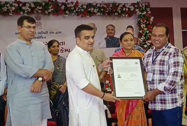 185 Pakistani refugees granted Indian citizenship in Gujrat's Rajkot