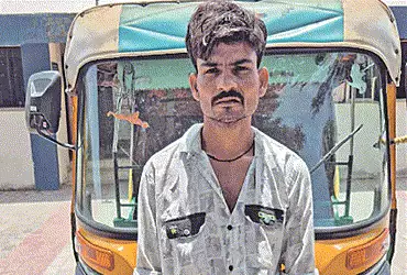 મહિલા મુસાફરને લૂંટી લેનારી રિક્ષા ગેંગના ૧ સાગરિતને દબોચી લેવાયો