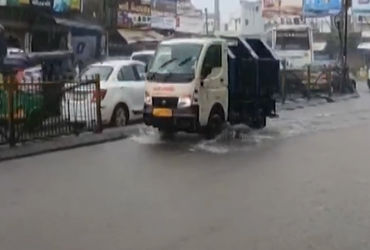 ખેડામાં મેઘરાજાની તોફાની બેટિંગ: મહેમદાવાદમાં 6 કલાકમાં 6 ઇંચથી વધુ વરસાદ, જનજીવન ઠપ.