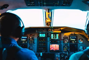 અમેરિકામાં ભારતીય મૂળના Delta Pilotની વિમાનમાં ધરપકડ, સમગ્ર મામલો જાણો.