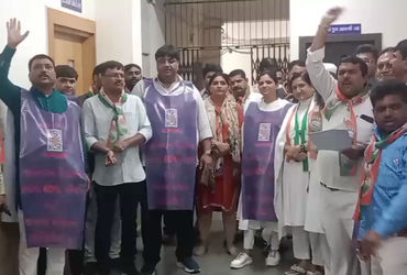 જામનગર મહાનગરપાલિકા સામે ભ્રષ્ટાચારના આક્ષેપો, '40 ટકા કમિશન કોનું?' તેવા સવાલ સાથે કોંગ્રેસનું પ્રદર્શન