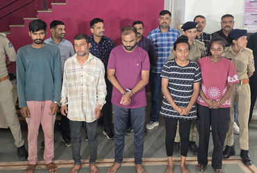 માસ્ટર માઇન્ડ મનીષાએ મુંબઇ અને હૈદરાબાદમાં ચાર બાળકોનું વેચાણ કર્યું.