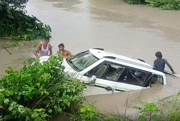 11 dead as vehicle plunges into canal in UP’s Gonda