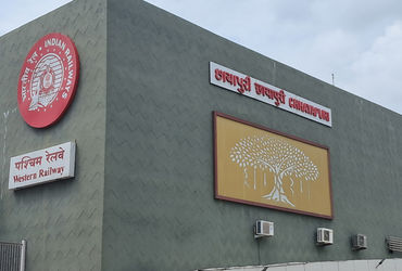 છાયાપૂરી રેલ્વે સ્ટેશન: કર્મચારીઓ પાસેથી પાર્કિંગ ચાર્જ વસૂલતા કર્મચારીઓમાં રોષ. Pay & Park contract ફાળવતા વિવાદ.