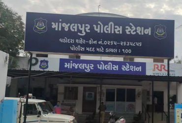 પેટ્રોલ પંપ પરથી ₹35000 ની ચોરી: મશીન પર લટકાવેલ પર્સમાંથી રોકડ રકમ ગાયબ.