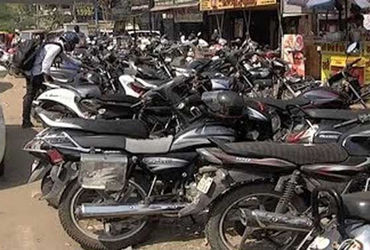 વડોદરામાં ટ્રાફિક લાઈનની બહાર આડેધડ વાહન પાર્ક કરનારા સામે કડક કાર્યવાહી કરાશે