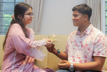 દાતા દાતા ભાઈના ભાભી: હિન્દુ-મુસ્લિમ એકતા માનવતા સાથે બનાવેલી | મુસ્લિમ યુવતીએ દાન કરાયેલ દાતાના હિન્દુ ભાઈ સાથે રાખીને બાંધી દીધી