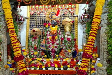 ધોરાજીના સુપેડીમાં આવેલા મુરલીમનોહર મંદિરમાં લલિત ત્રિભંગી મુદ્રામાં બિરાજતાં ભગવાન શ્રીકૃષ્ણ