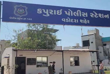 ખટંબા આવાસ યોજનાના ટેરેસ ઉપર જુગાર રમતા 7 ઝડપાયા , રૂ.1.22લાખની મત્તા જપ્ત