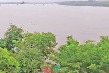 મહી નદીમાં 69,000 ક્યૂસેક પાણી છોડાતા આણંદ જિલ્લાના 26 ગામમાં રેડ એલર્ટ