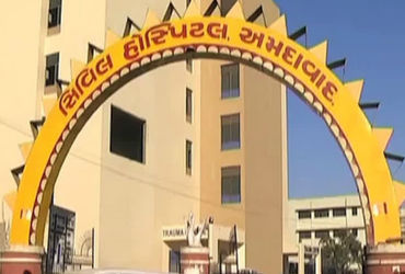 માનવતા મરી પરવારી! અમદાવાદ સિવિલમાં સારવાર દરમિયાન 'માતા-પિતા' બાળકને ત્યજીને જતાં રહ્યા