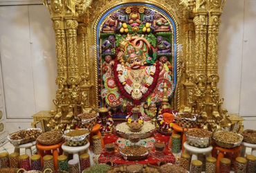 PHOTOS: સાળંગપુરમાં કષ્ટભંજનદેવ હનુમાનજી દાદાને ડ્રાયફ્રૂટનો અન્નકૂટ ધરાવાયો