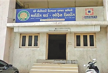 સાયલા APMC ચૂંટણી: 30થી વધુ વેપારી મતદારોની બાદબાકી, ખેડૂત વિભાગમાં 406 અને વેપારી વિભાગમાં 10 મતદારો નોંધાયા.