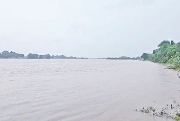 મહી, વાત્રક, સાબરમતી નદીઓમાં પૂર: ખેડામાં 1500 લોકોનું સ્થળાંતર, શાળાઓમાં રજા જાહેર.