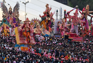 Over 100 mobile phones, several gold chains stolen during Lalbaugcha Raja immersion in Mumbai