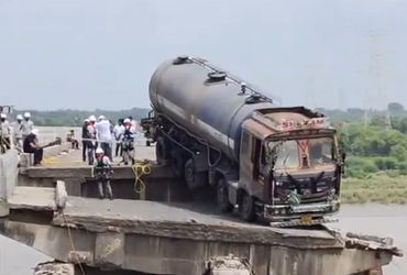 આ કેવું Inspection? મે મહિનામાં ચકાસણી બાદ 56 દિવસમાં ગંભીરા બ્રિજ તૂટ્યો.