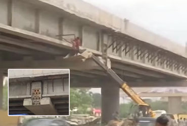 અમદાવાદ: SG Highway પર YMCA પાસે ફ્લાયઓવરનો ભાગ તૂટ્યો, બે વ્યક્તિઓને ઈજા થઈ.