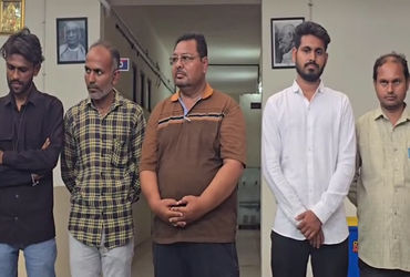 અમદાવાદના નારોલમાં વીજ કરંટથી દંપતીના મોતનો કેસ: AMCના અધિકારીઓ સહિત પાંચ લોકોની ધરપકડ