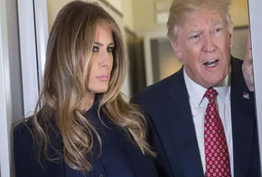 VIDEO: Trump અને મેલેનિયા વચ્ચે ઝઘડો? હેલિકોપ્ટરમાં આંગળી બતાવતો વીડિયો વાઈરલ, લિપ રીડર્સે સ્પષ્ટતા કરી.