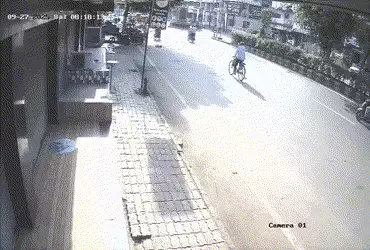 અમદાવાદમાં કાર ચાલકે સાઈકલ પર જતાં આધેડને ફંગોળી નાખ્યા, દ્રશ્ય જોઈ હચમચી જશો