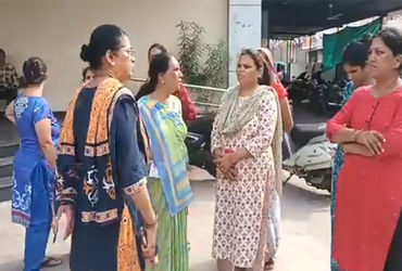 શામળબેચરની પોળમાં કોર્પોરેશને ખોદેલ ખાડાથી સ્થાનિકો પરેશાન