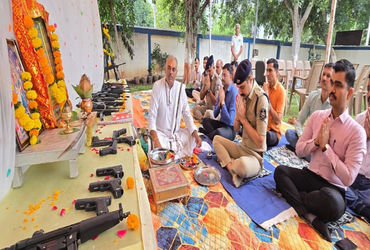 દશેરા નિમિત્તે જિલ્લા પોલીસ વડાની ઉપસ્થિતિમાં શસ્ત્રોની પૂજા કરાઈ