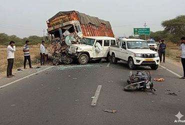 ગુજરાતમાં વધુ એક ગમખ્વાર અકસ્માત, 5 વાહનોની એકબીજા સાથે ટક્કર, બેના મોત, અનેક ઈજાગ્રસ્ત