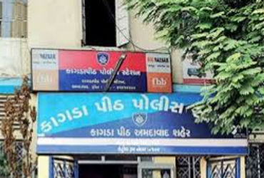 સિક્યુરીટી ગાર્ડે બસમાં કન્ડકટરને લાફા મારી છરીના ઘા માર્યા