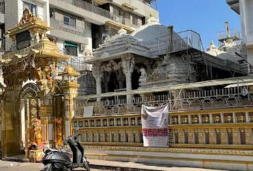 અમદાવાદના જૈન દેરાસરમાંથી ચોરી થયેલા રૂ.1.14 કરોડના ચાંદીના આભૂષણો મામલે ત્રણની ધરપકડ, પૂજારી અને સફાઈકર્મી જ નીકળ્યા આરોપી