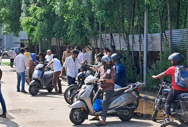 દરજીપુરા આરટીઓ કચેરીમાં ઈન્ટરર્નેટ કનેક્ટિવિટી ખોરવાતા ટુ-વ્હીલર ડ્રાઈવિંગ ટેસ્ટ ઠપ્પ