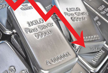 મુંબઈમાં ચાંદી પુરવઠો વધતા બે દિવસમાં રૂ.10,000 ઘટ્યા, સોનામાં મક્કમ વલણ