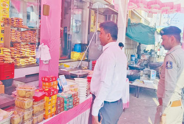 મીઠાઈ, ફરસાણ અને ફટાકડાંની દુકાનોમાં સરપ્રાઈઝ ચેકિંગ