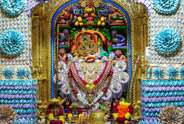 કારતક માસના પહેલાં શનિવારે સાળંગપુરમાં ભક્તોનું ઘોડાપૂર! ચલણી નોટોથી કરાયો 'દાદા'નો શણગાર