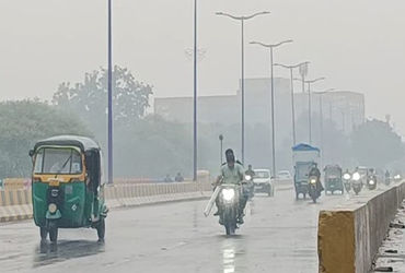 કારતક માસમાં ચોમાસુ બેઠું! વડોદરામાં સવારથી ધોધમાર વરસાદના પગલે જનજીવન ખોરવાયું