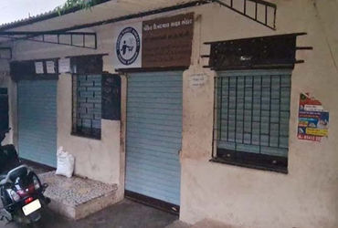 જામનગર શહેર જિલ્લાના સસ્તા અનાજના  દુકાનદારોની હડતાલ શરૂ થતાં લાભાર્થીઓને હાલાકી