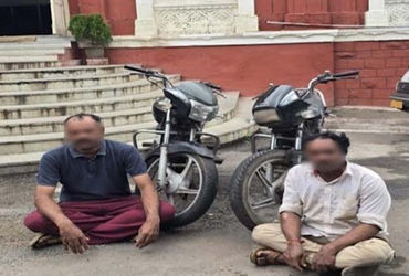 જામનગરના હત્યા કેસના એક આરોપી પેરોલ જમ્પ કરીને ભાગી છુટ્યા બાદ ચોરાઉ વાહનો સાથે એલસીબીના હાથે ઝડપાયો