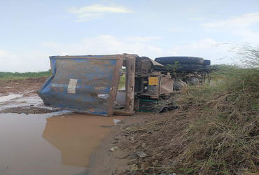 થાનના મોરથાળા ગામમાં કાર્બોસેલની ખાણમાં ડમ્પર ખાબકતા ચાલકનું મોત