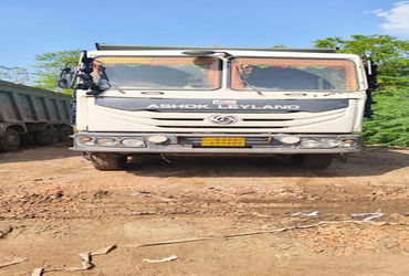 રામપરડા-વગડીયા રોડ પરથી બે OVERLOADED ડમ્પરો ઝડપાયા.