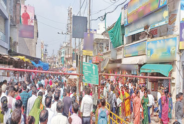 ડાકોરમાં કાર્તિકી પૂર્ણિમાએ 5.25 લાખ ભક્તોએ રણછોડરાયના દર્શન કર્યા.