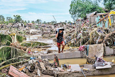ફિલિપાઇન્સમાં આવેલા વાવાઝોડાથી 85 લોકોના મોત અને 75 લોકો લાપતા થયા.