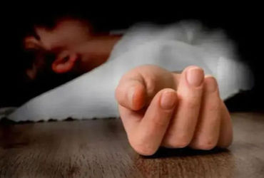 સુરતમાં દુ:ખદ ઘટના, 12મા ધોરણના વિદ્યાર્થીએ ઓછા માર્કસના કારણે જીવન કાપી નાખ્યું સુરતના ધોરણ 12ના વિદ્યાર્થીએ ભૌતિકશાસ્ત્રમાં ઓછા માર્ક્સ મેળવ્યા બાદ જીવનનો અંત આણ્યો