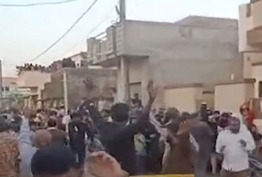 સોમનાથમાં ગેરકાયદેસર ધાર્મિક દબાણ હટાવતા ટોળાએ પોલીસ પર પથ્થરમારો કર્યો સોમનાથમાં ગેરકાયદેસર ધાર્મિક દબાણ હટાવવામાં આવતા ટોળાએ પોલીસ પર પથ્થરમારો કર્યો