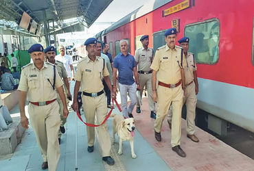 દિલ્હી બ્લાસ્ટ પછી સુરેન્દ્રનગર રેલ્વે જંક્શન પર ALERT: ચેકિંગ હાથ ધરાયું.