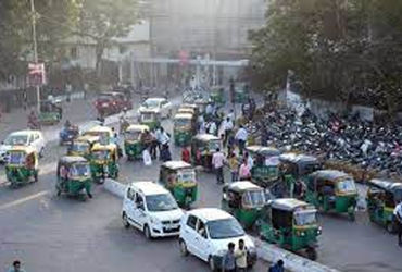 વડોદરામાં VIP પાસ થયા બાદ પોલીસ, ટ્રાફિક બ્રિગેડ ગાયબ, ટ્રાફિક જામની સમસ્યા વડોદરામાં ટ્રાફિક જામની સમસ્યા VIP પાસ થયા બાદ પોલીસ ટ્રાફિક બ્રિગેડ ગાયબ