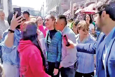 મેક્સિકો: મહિલા પ્રમુખની છેડતીનો વિડીયો વાયરલ થતા સરકાર જાગી, કડક પગલાં લેવાની જાહેરાત.