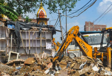 ચંડોળા બાદ ઈસનપુરમાં ગેરકાયદે દબાણો પર તવાઈ, 20થી વધુ જેસીબી સાથે AMCનો કાફલો તહેનાત